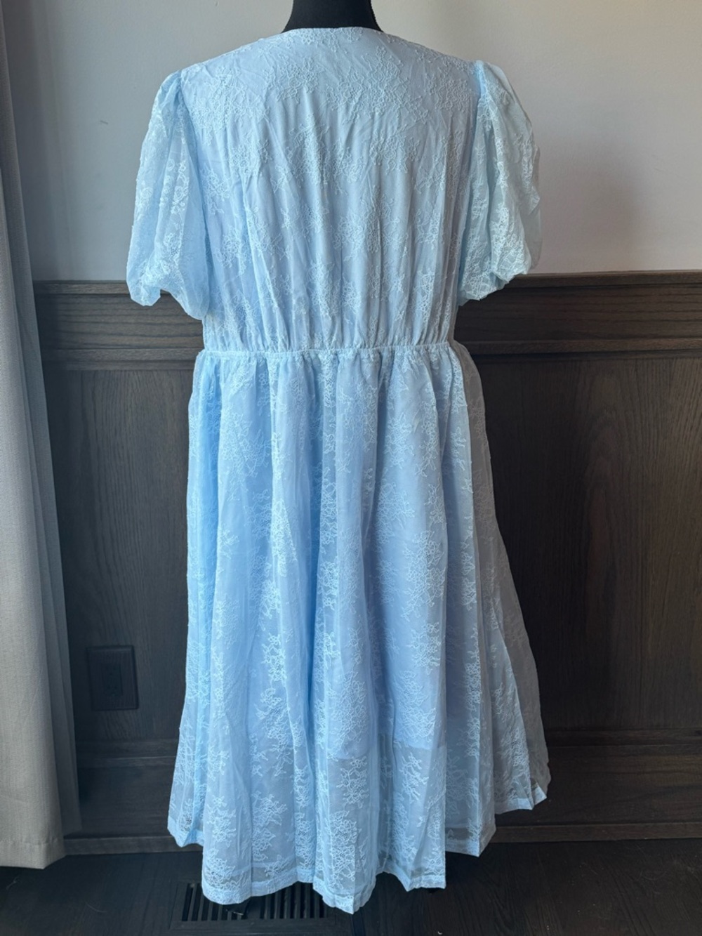 Women's Light Blue Lace Midi Dress with Puff Sleeves 3x - Picture 5 of 8